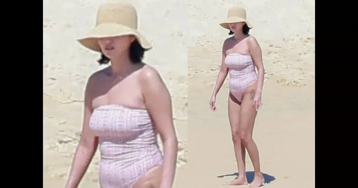 Селену Гомес засняли на пляже в купальнике