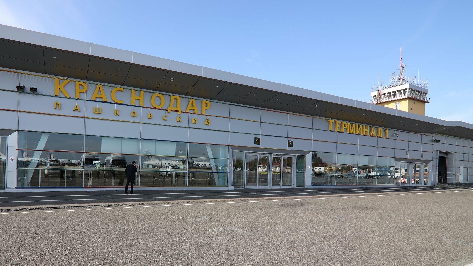 В Крыму осторожно отнеслись к известию об открытии аэропорта Краснодара Россия
