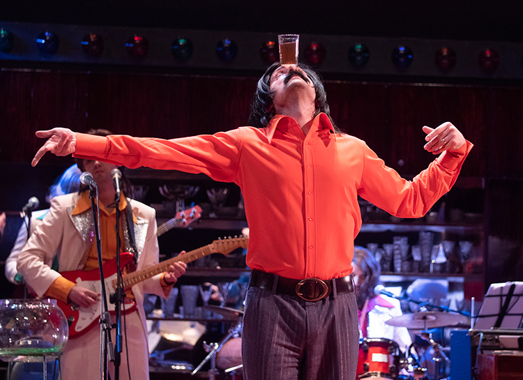 Сергей Безруков и Анна Матисон с детьми Марией и Степаном на премьере спектакля "Энергичные люди" Дети,Дети знаменитостей