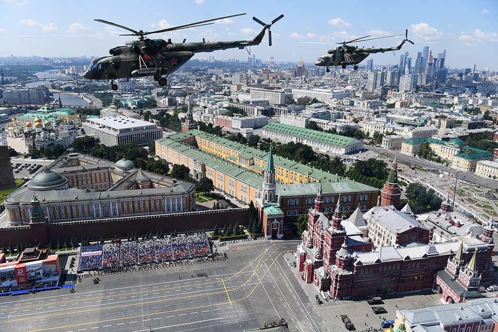 Путин принял парад Победы на Красной площади