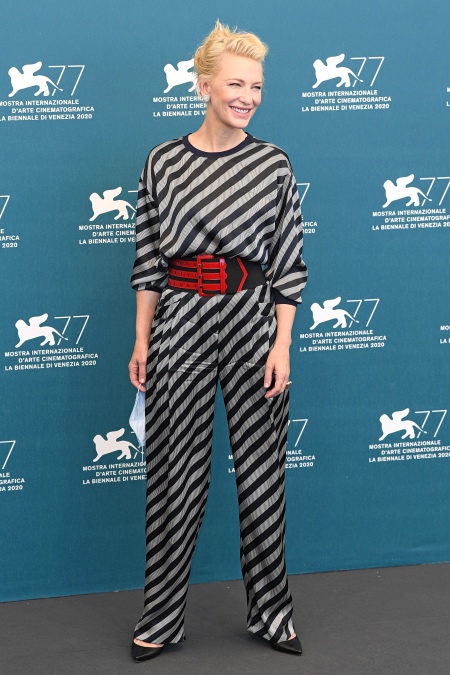 В Италии начал работу Венецианский кинофестиваль: два модных образа Кейт Бланшетт, знаковый жест от Тильды Суинтон и не только Кино,Кино