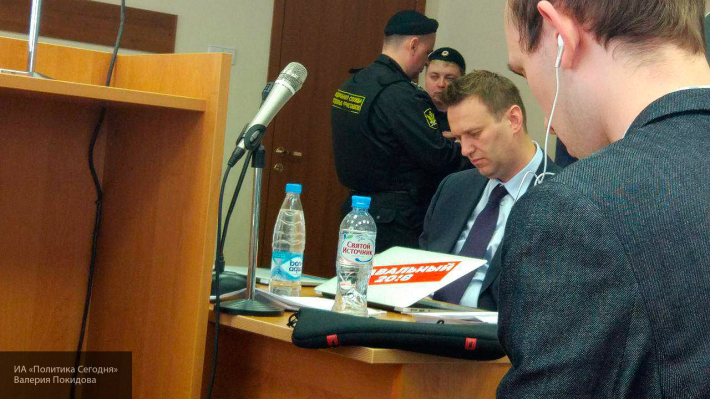 Навальный проиграл: оппозиционеры не смогли омрачить День России   