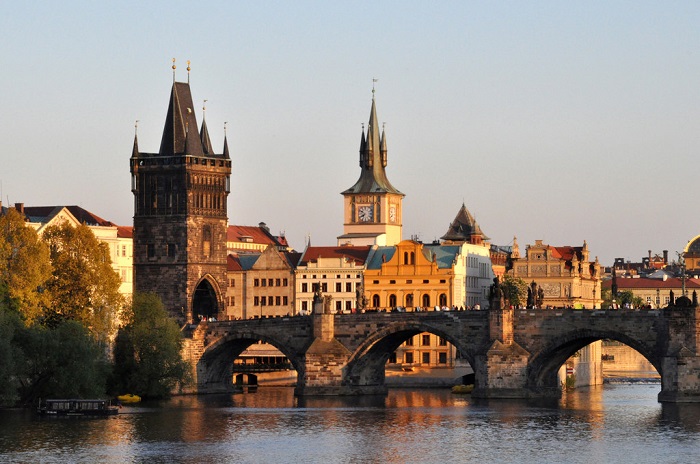 Первый мост, построенный в Праге, уникальное архитектурное сооружение.