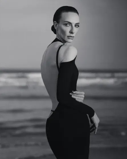 Екатерина Варнава в дерзком платье: новая фотосессия и реакция подписчиков