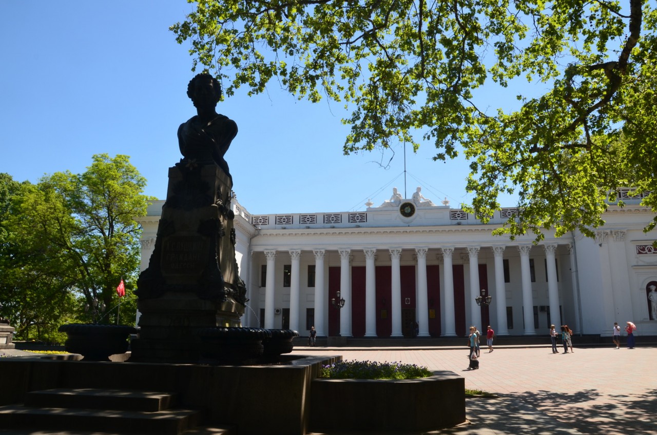 Ах одесса. Одесса Одесса Жемчужина у моря. Одесса памятник Жемчужина. Академия художеств в Одессе. Ах Одесса Жемчужина.