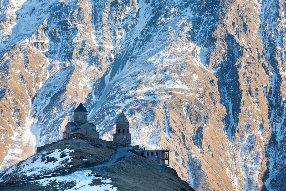 Пункт наблюдения Райана Купмэнса: взгляд на мир с особого ракурса Райан, Купмэнс, работает, сооружений, наблюдения», «Пункт, отличаются, Снимки, книги, искусств, своей, Дубае, Украине, городов, развития, упадка, Грузии, примеры, появляющиеся, масштаб