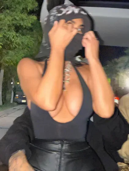 Ким Кардашьян впервые опубликовала фото с новым бойфрендом — гонщиком Льюисом Хэмилтоном Кардашьян, Хэмилтон, детей, Льюис, КардашьянКим, Хэмилтона, Формулы1, Хэмилтоном, опубликовал, подала, развод, после, отсутствия, восьми, брака, родилось, финансовой, безопасности, четверо, мужем