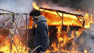 Беспорядки в лагере мигрантов возле Кале, Франция
