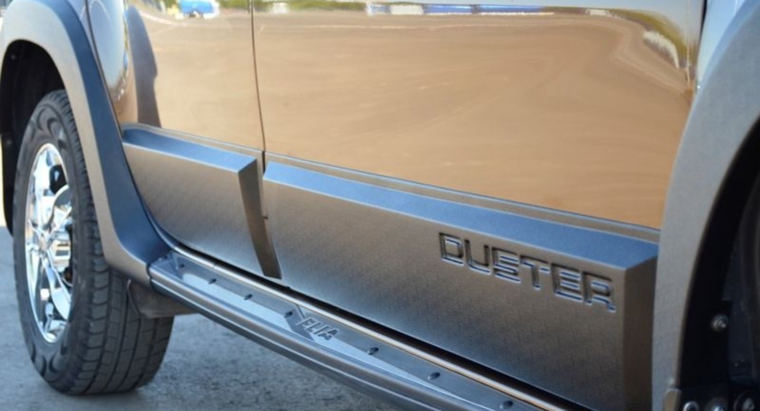 Чем приклеить пластиковые молдинги к бамперу автомобиля