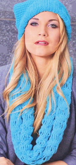 Вязаные шапка и хомут