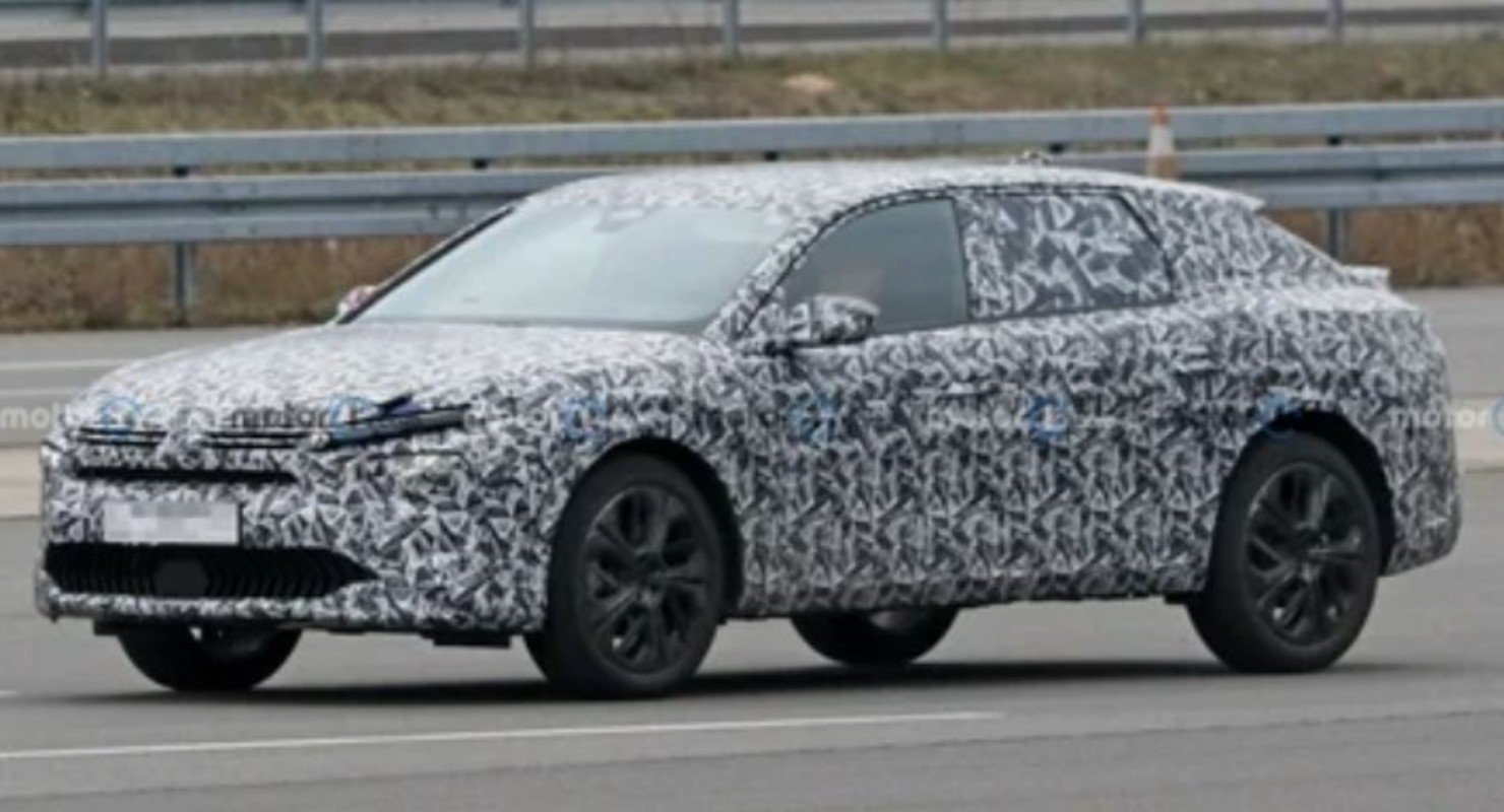 Новый седан-кросс Citroen C5 засветился на шпионских фото