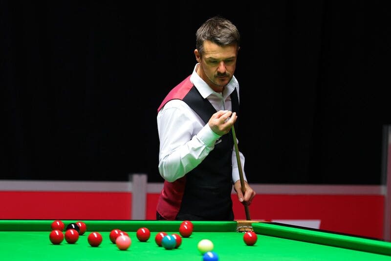 Майкл Холт обыграл Рианн Эванс и вышел в третий отборочный раунд UK Championship 2025 (фото: WST)