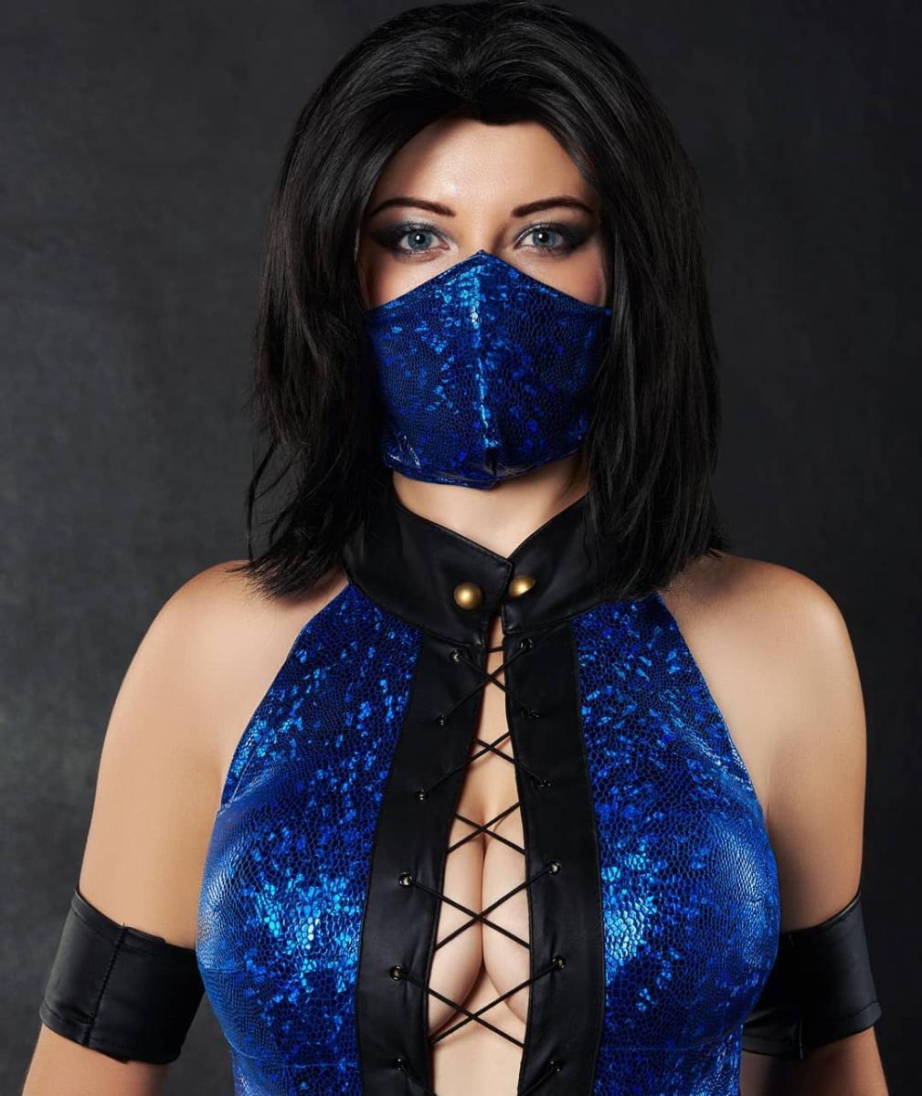 Китана (Kitana) - один из главных персонажей серии игр Mortal Kombat. 