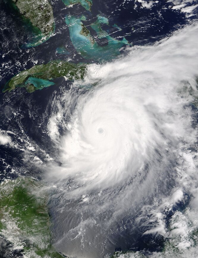Для жизни Каймановы острова — не самый лучший выбор. Они славятся своими мощнейшими ураганами и считаются одним из самых опасных мест в мире