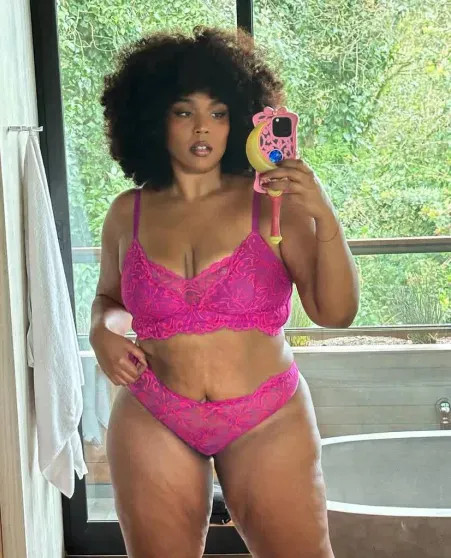 Лиззо рассказала, что потеряла девственность в 30 лет Лиззо, случился, поцелуй, призналась, певица, только, Secrets, первый, позже, приёме, стиле, врала, Friends, поздно, жизни, интимной, своей, лучшее, пользователи, заподозрили