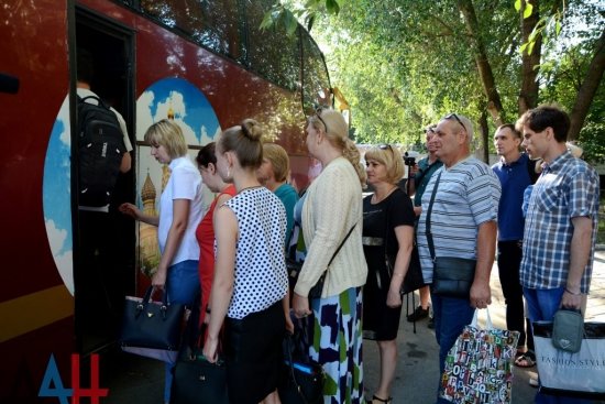 Первая группа жителей Донбасса отправилась в Ростовскую область за паспортами РФ