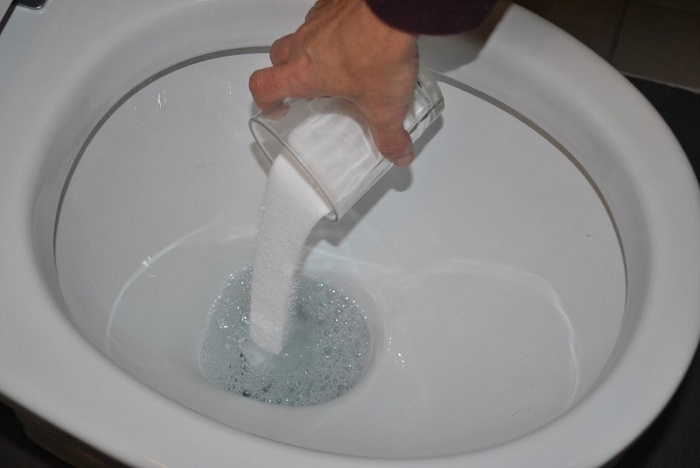 Зачем сыпать в унитаз стиральный порошок: 10 секретов опытных уборщиц квартире, можно, волос, средство, против, минут, будет, поэтому, посуды, чтобы, Возьмите, пятнами, лампочки, несколько, время, порошок, вашей, После, точно, оставьте