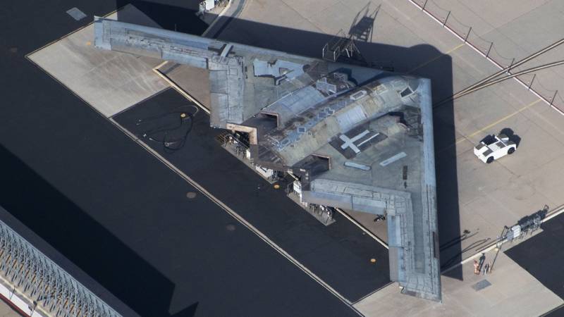 В США обратили внимание на «супер-грязный» бомбардировщик B-2