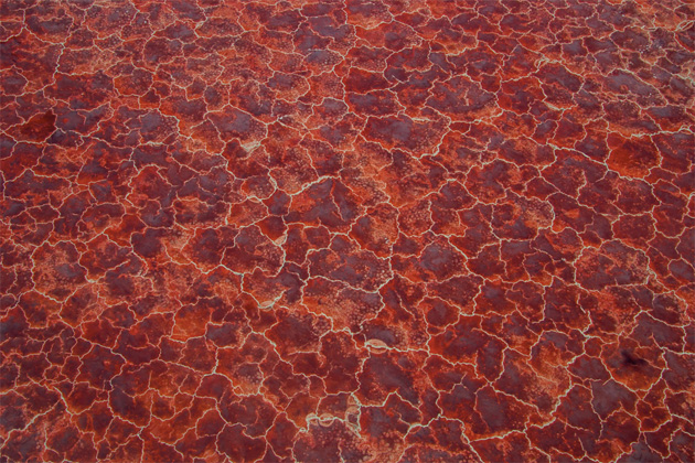 Натрон: озеро с водой кроваво красного цвета Пространство