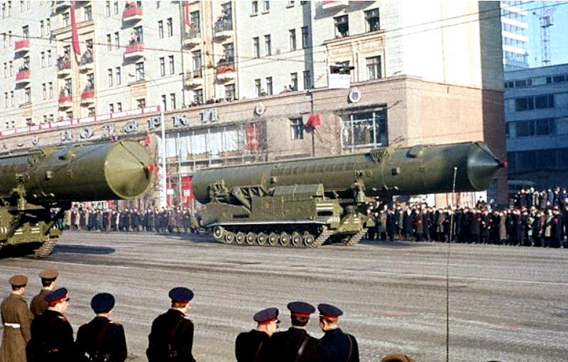 В США рассказали, за чем охотились западные разведки на советских парадах В США рассказали, за чем охотились западные разведки на советских парадах Авиация