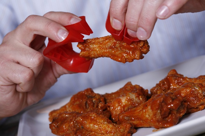 Когда не хочется пачкать пальцы жиром - насадки придут на помощь. /Фото: thegiftsformen.com