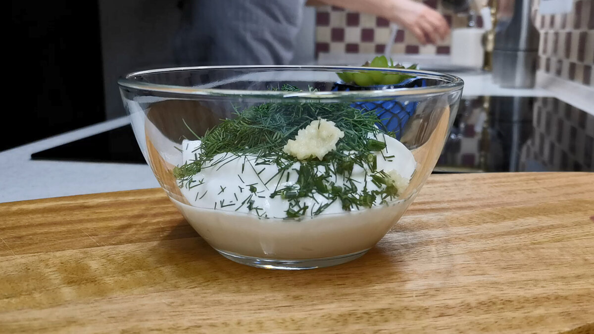 У меня все кабачки сейчас уходят на вкуснейшие котлеты. Часть съедаем сразу, остальное в морозилку и зимой едим У меня все кабачки сейчас уходят на вкуснейшие котлеты. Часть съедаем сразу, остальное в морозилку и зимой едим котлеты, перец, крупной, только, очень, сразу, проминаем, овощные, можно, сметана, укроп, чеснок, присаливаем, слегка, просто, сухарях, минут, зимой, выкладываем, сухари