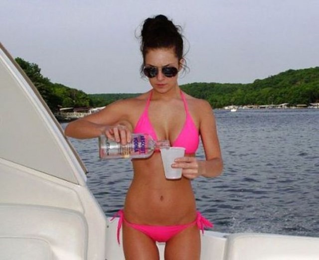 Летние девушки в бикини Летние девушки в бикини позитив