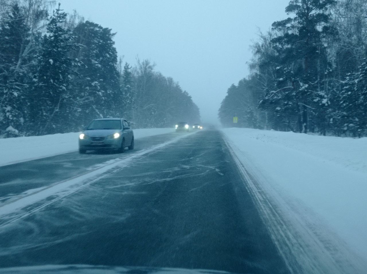 На трассе М-5 Челябинск останавливают машины: ограничение продлено из-за снега