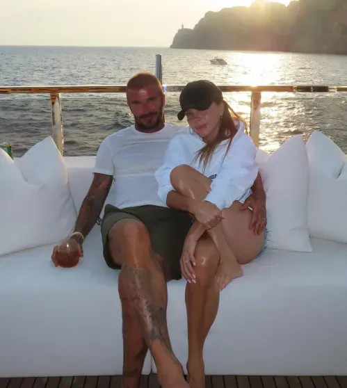 Дэвид и Виктория Бекхэм враждуют с соседями из-за резиденции за 16 млн долларов своей, Дэвида, дороги, разрешение, долларов, Бруклин, установили, местный, вдоль, Виктория, Виктории, совет, которой, стоимость, выросла, масштабных, резиденцию, ремонтных, загородную, работ