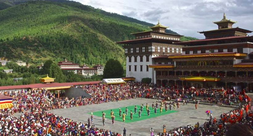 Изумительные культурные традиции и священные праздники Бутана в 15 фотографиях