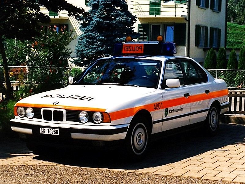 Вот почему машины милиции СССР красили в желтый! Вот почему машины милиции СССР красили в желтый!