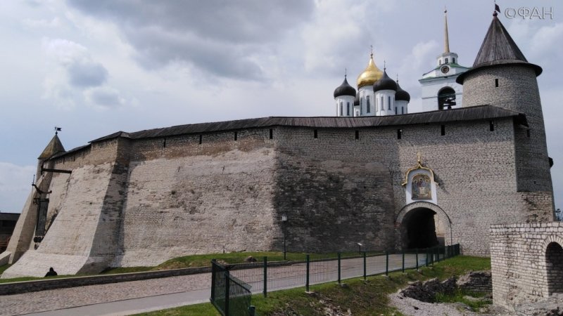 Эти стены и башни Псковского Крома (Кремля) помнят не только ганзейских купцов