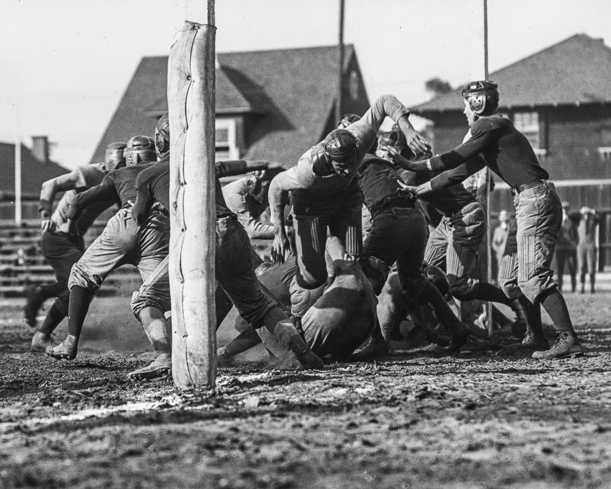 19 смертельных травм за год: как играли в американский футбол в начале XX века интересные факты,история,увлечения,фотография,шок