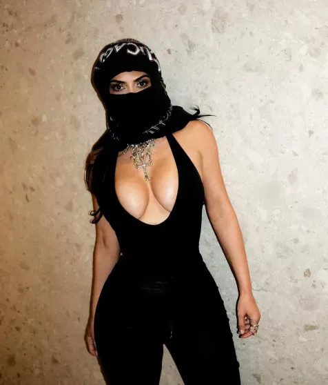 Ким Кардашьян впервые опубликовала фото с новым бойфрендом — гонщиком Льюисом Хэмилтоном Кардашьян, Хэмилтон, детей, Льюис, КардашьянКим, Хэмилтона, Формулы1, Хэмилтоном, опубликовал, подала, развод, после, отсутствия, восьми, брака, родилось, финансовой, безопасности, четверо, мужем