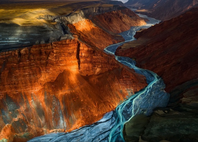 30 фотографий с конкурса National Geographic, которые доказывают, что наша планета — режиссер самого грандиозного шоу во Вселенной