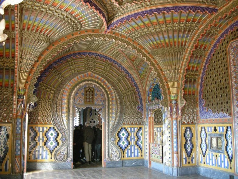 Пыль истории: замок Саммеццано замок, Саммеццано, Фердинандо, столетия, посетителей, замка, выглядит, интересно, краски, узорами, восточными, внутреннее, убранство, особое, место, разнообразными, менее, нашей, Комната, яркие