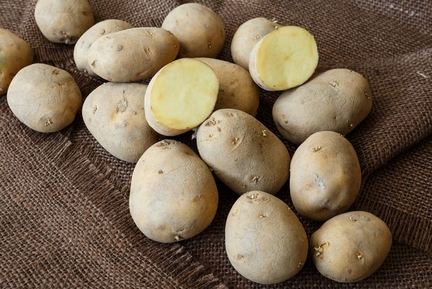 А вы умеете резать картофель для посадки? картофель,огород