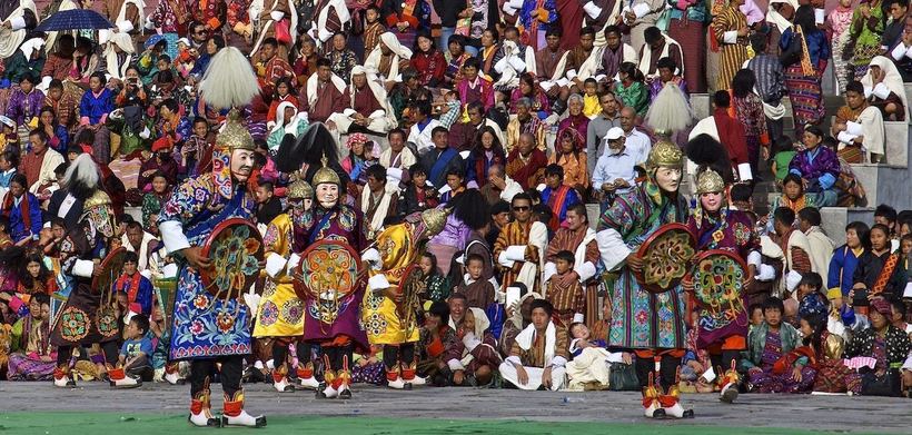 Изумительные культурные традиции и священные праздники Бутана в 15 фотографиях