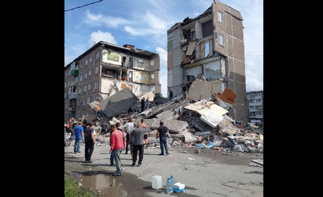 После взрыва бытового газа в Нижнем Тагиле обрушился весь подъезд жилой пятиэтажки