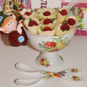 Нежные вафли с малиной