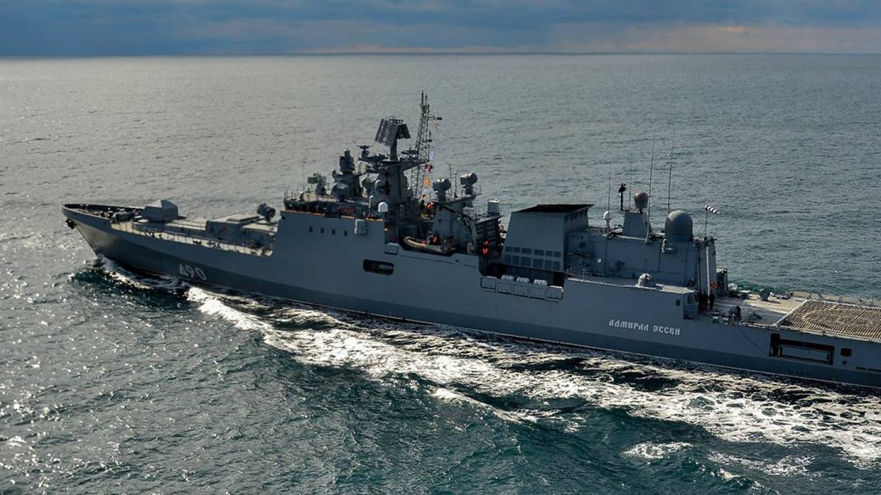 Фрегат «Адмирал Эссен» ВМФ РФ провел учебные стрельбы на фоне маневров ВМС США в Черном море
