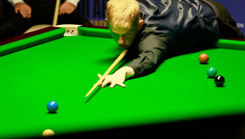 Артемий Жижин одержал лучшую победу в своей карьере, обыграв Картера в квалификации UK Championship 2025 (фото: WST)