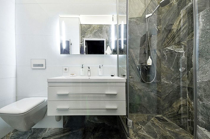 дизайн ванной комнаты с мраморной плиткой