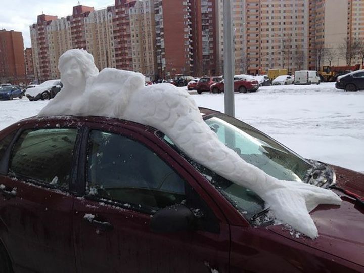 На изображении может находиться: люди сидят, снег, автомобиль и на улице