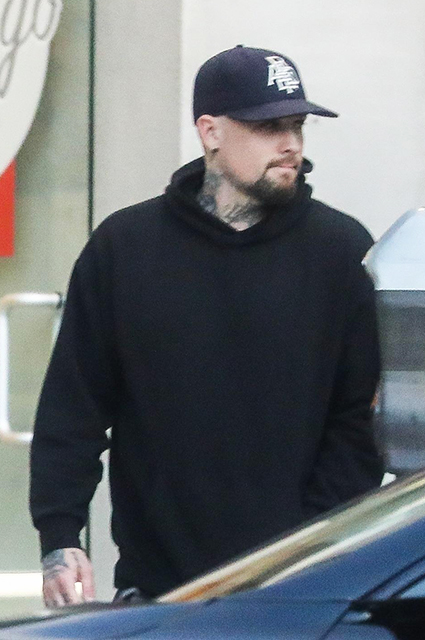 Кэмерон Диас и Бэнджи Мэдден на прогулке в Беверли-Хиллз Кэмерон Диас и Бэнджи Мэдден на прогулке в Беверли-Хиллз Звездные пары