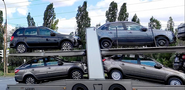 Lada Granta Active Cross с клиренсом почти 200 мм в цвете «Борнео» отправились к дилерам