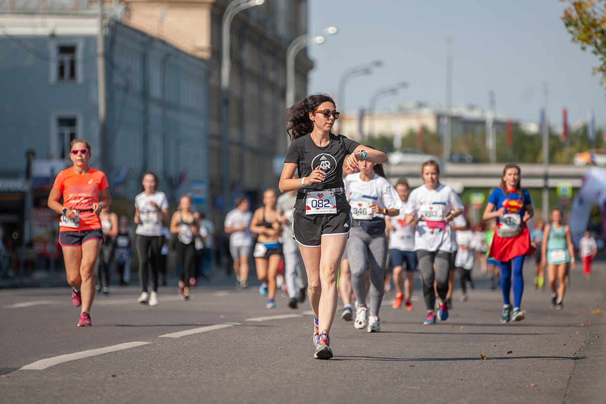 Добро москва. Забег доброты. Добрая Москва на Цветном бульваре.