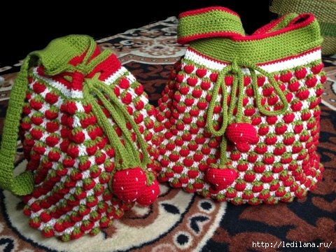 Детский рюкзак с узором «клубнички» Детский рюкзак с узором «клубнички» вязание крючком,рукоделие,сделай сам