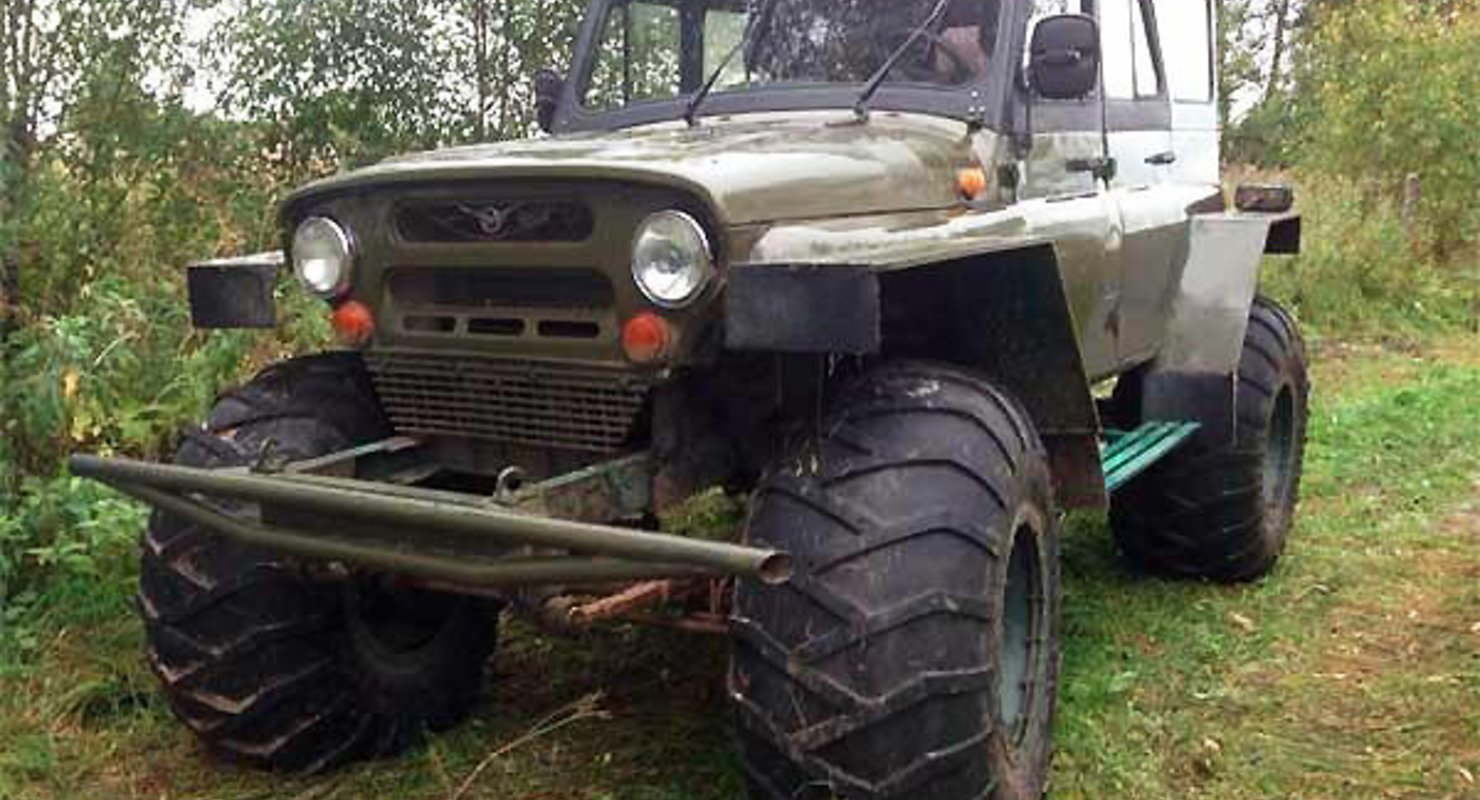 Болотоход повышенной проходимости на базе УАЗ показали в Сети