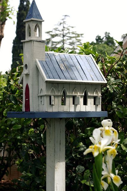 Church Birdhouse: 